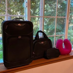 American Tourister carry on travel set